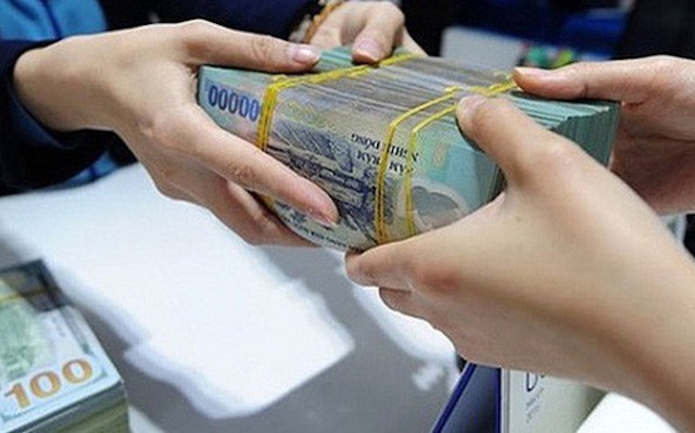 Lãi suất huy động giảm nhưng vẫn đảm bảo lãi suất thực dương cho người gửi tiền (Ảnh minh hoạ: Internet)