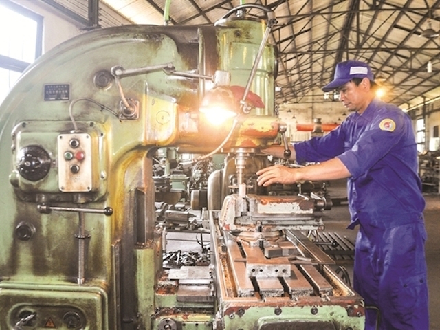 Bộ Công Thuơng đề xuất tạo dựng thị trường cho các doanh nghiệp cơ khí, ô tô (Ảnh: Internet)