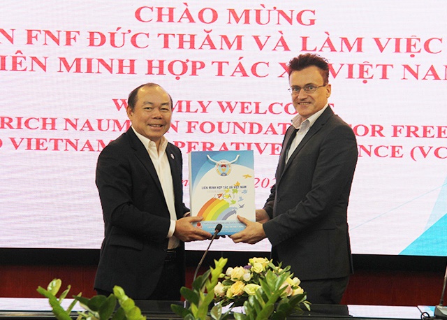 Chủ tịch Liên minh HTX Việt Nam Nguyễn Ngọc Bảo và