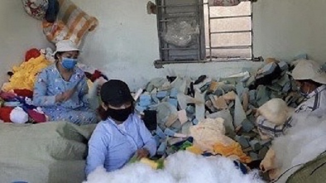 Tổ liên kết sản xuất thú nhồi bông phường Hòa Hải (Ảnh: TL)