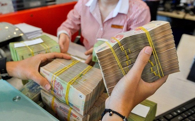 Với trên 1 triệu tỷ đồng được các ngân hàng giảm lãi suất đã phần nào gỡ khó cho doanh nghiệp, HTX (Ảnh: TL)