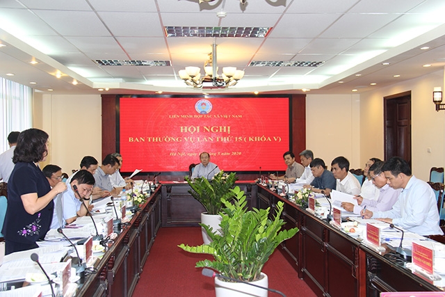 Chủ tịch Nguyễn Ngọc Bảo chủ trì Hội nghị Ban Thường vụ Liên minh HTX Việt Nam về công tác chuẩn bị cho Đại hội nhiệm kỳ 2020 - 2025 (Ảnh: Phạm Duy)