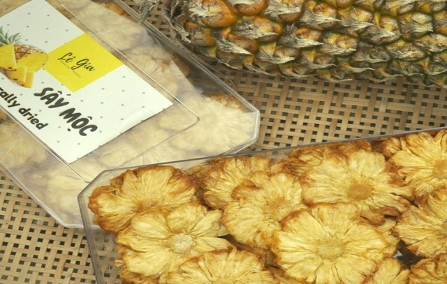 Hiện, HTX nông nghiệp khóm Tắc Cậu không chỉ cung cấp khóm tươi cho thị trường mà còn cung cấp các sản phẩm khóm sấy, mứt, nước ép khóm xuất khẩu (Ảnh:Internet)