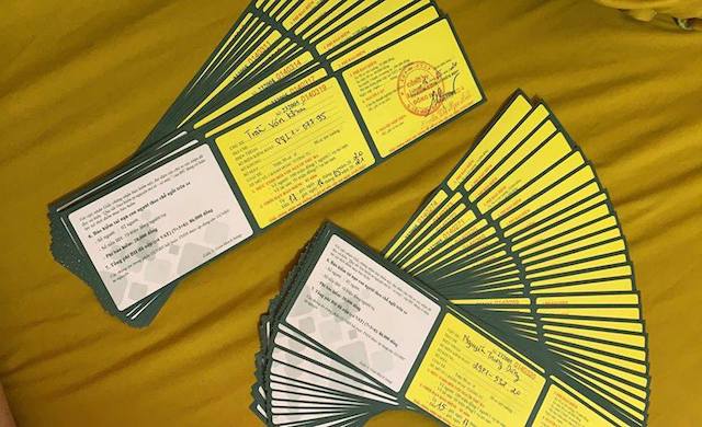 Nhu cầu mua bảo hiểm tăng đột biến khiến việc vận chuyển giấy chứng nhận cho các đại lý phải chạy đua liên tục mà cung vẫn không đủ cầu