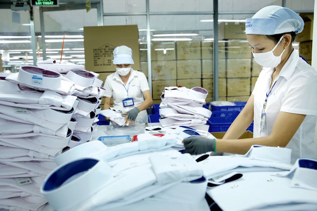 Phụ thuộc nguyên phụ liệu nhập khẩu khiến ngành dệt may khó tận dụng cơ hội từ EVFTA (Ảnh: Tư liệu)