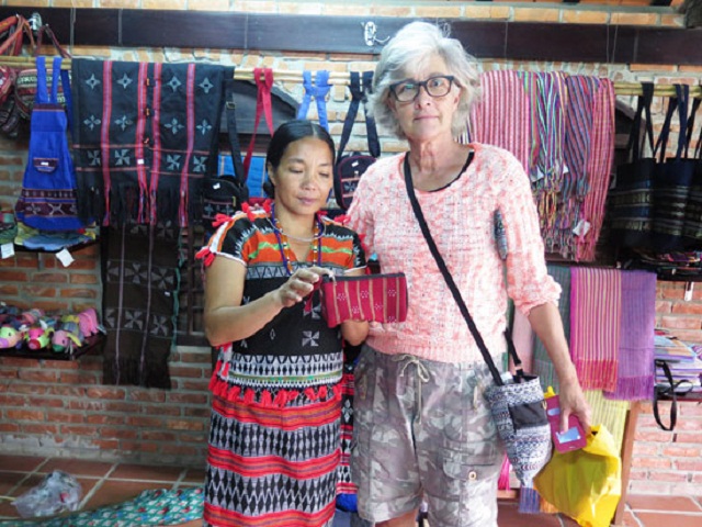 Thổ cẩm ZaRa tham dự triển lãm, hội chợ (Ảnh: TL)