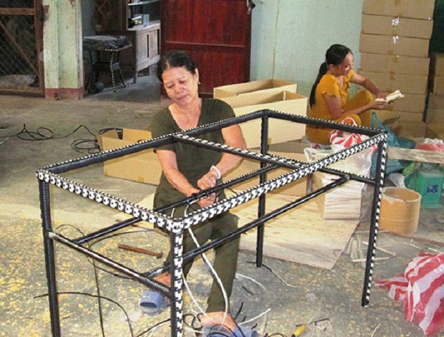 Cơ sở sản xuất mây tre đan của HTX Thương mại Điện Thọ mang lại hiệu quả cao (Ảnh: TL)