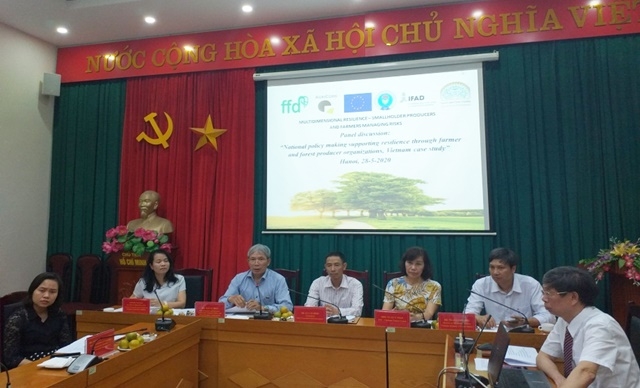 Tọa đàm: “Khung chính sách hỗ trợ của Nhà nước và các tổ chức đại diện của nông dân: hỗ trợ nông dân và các cơ sở sản xuất lâm nghiệp quy mô nhỏ ứng phó với biến đổi khí hậu” diễn ra tại Viện Phát triển Kinh tế hợp tác - Liên minh HTX Việt Nam ngày 28.5.2020.