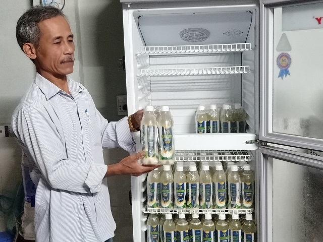 Rượu nếp mật ông có gas của THT Võ Linh Hoạt được nhiều người ưa chuộng (Ảnh: TL)