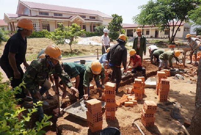 Trên 90% thanh niên dân tộc thiểu số ở các buôn học nghề xây dựng đã tự tạo việc làm bền vững.
