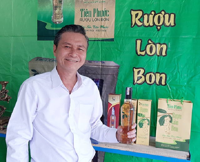 Rượu lòn bon của HTX Nhật Linh (Ảnh:TL)