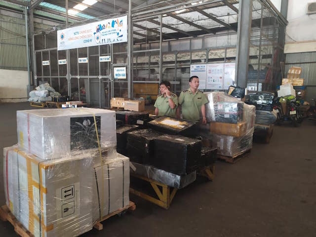 Toàn bộ số hàng hóa là do nước ngoài sản xuất, không có hóa đơn chứng từ kèm theo