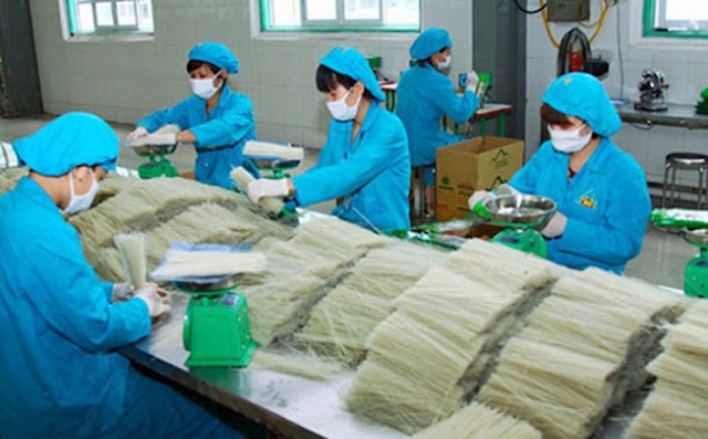 Đến hết tháng 4 có đến hơn 60% DNNVV sụt giảm nguồn thu (Ảnh minh hoạ: Internet)