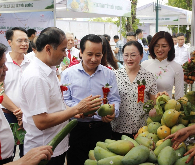 Nhiều nông sản sạch, đặc sản từ Sơn La được vận chuyển về Hải Phòng phục vụ nhu cầu mua sắm của người dân đất Cảng