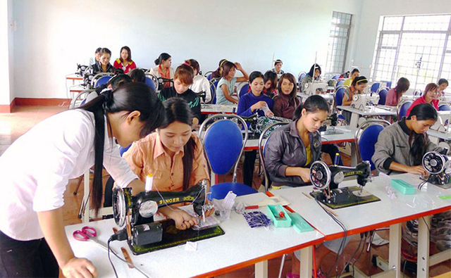 Công tác dạy nghề, tạo việc làm cho lao động nông thôn cũng là hướng giúp người dân xoá nghèo tại Nam Định (Ảnh:TL)