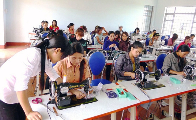 Công tác dạy nghề, tạo việc làm cho lao động nông thôn cũng là hướng giúp người dân xoá nghèo tại Nam Định (Ảnh:TL)