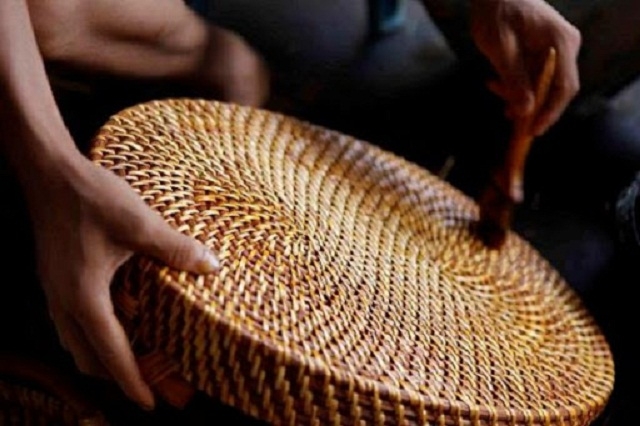 Trung bình mỗi tháng, HTX mua gom, xuất khẩu được 10.000 sản phẩm mây, tre đan các loại (Ảnh: TL)
