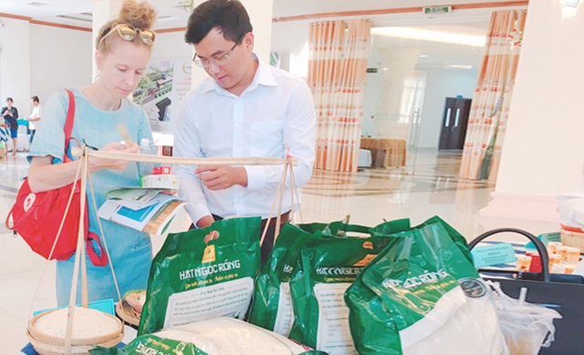 Sự tham gia của các HTX giúp nông sản vươn xa hơn trên thị trường (Ảnh TL)