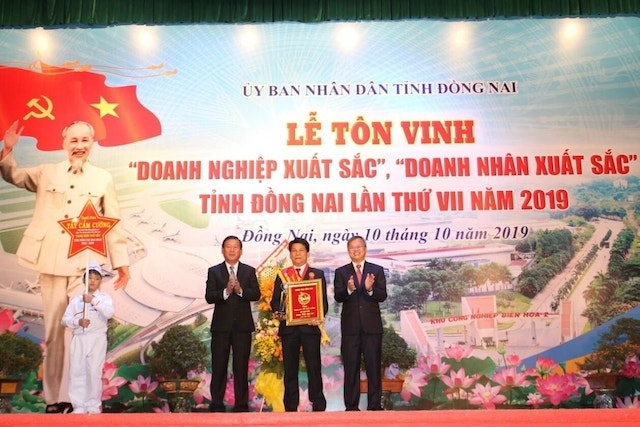 UBND tỉnh Đồng Nai trao tặng Quỹ TDND Đại Lợi danh hiệu “Doanh nghiệp xuất sắc” giai đoạn 2016-2018 (ảnh:TL)