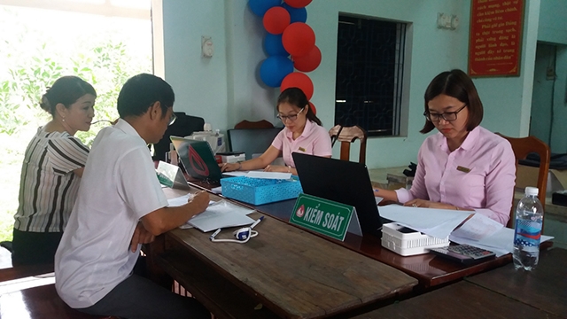 Thành viên HTX Triệu Thuận vay vốn phát triển kinh tế