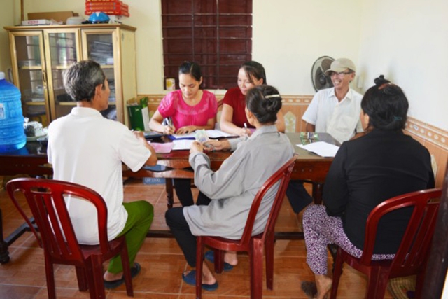 Thành viên HTX Phương Xuân vay vốn từ tín dụng nội bộ để phát triển kinh tế (Ảnh: TL)