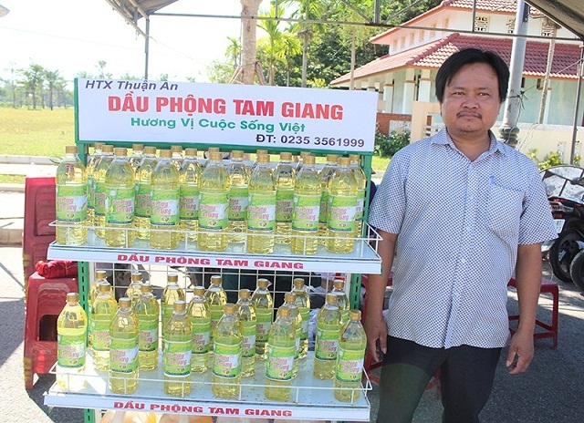 Dầu phộng Tam Giang của HTX Thuận An.