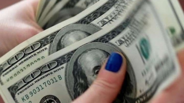 Giá USD đồng loạt giảm tại các ngân hàng thương mại.