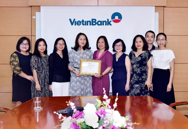 VietinBank nhận giải “Ngân hàng phát hành tốt nhất khu vực Đông Á và Thái Bình Dương năm 2019”.