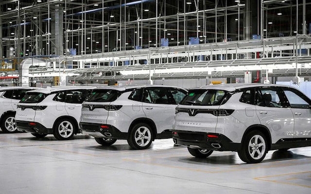 Việc giảm 50% lệ phí trước bạ ô tô nội địa chỉ còn chờ Chính phủ thông qua (Ảnh minh hoạ: Internet)