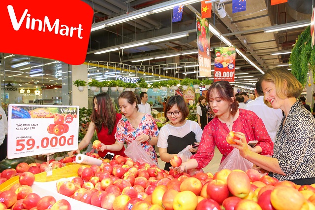 Lễ hội Táo và Kiwi nhập khẩu từ New Zealand diễn ra tại VinMart Times City (Hà Nội) và VinMart Landmark 81 (Tp. Hồ Chí Minh) trong ngày 20/6/2020.