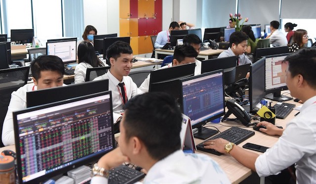 Từ 1/1/2021, các nhà đầu tư không chuyên nghiệp sẽ phải dừng cuộc chơi trên thị trường TPDN phát hành riêng lẻ (Ảnh: Internet)