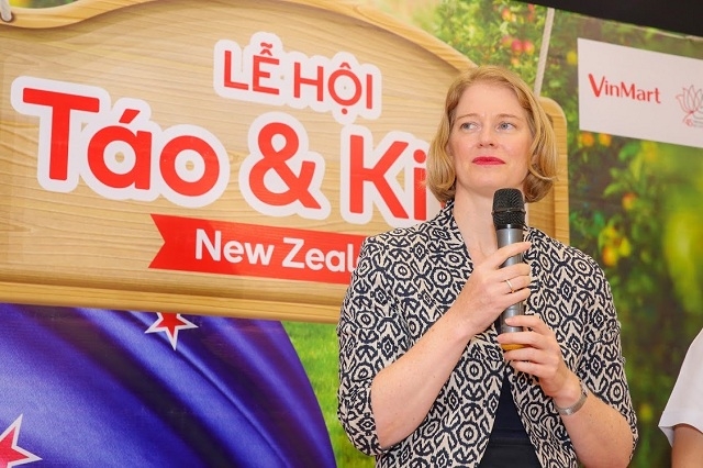 Đại sứ New Zealand – bà Wendy Matthews phát biểu tại sự kiện khai mạc lễ hội