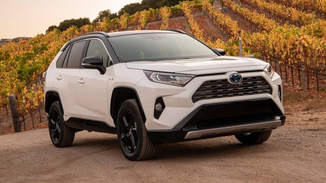 Toyota lần đầu tiên để mẫu xe RAV4 bán dưới thương hiệu Suzuki (Ảnh Internet)