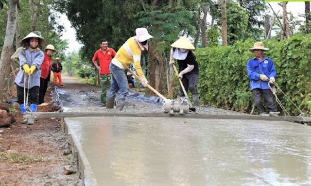 Phát huy yếu tố nội lực thực hiện những tiêu chí liên quan đến đời sống người dân như giao thông, thu nhập, tổ chức sản xuất, môi trường.