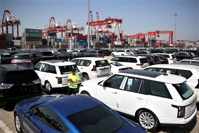 Nhập khẩu ô tô có dấu hiệu giảm tốc trước khi chính sách giảm 50% phí trước bạ với xe sản xuất, lắp ráp trong nước có hiệu lực