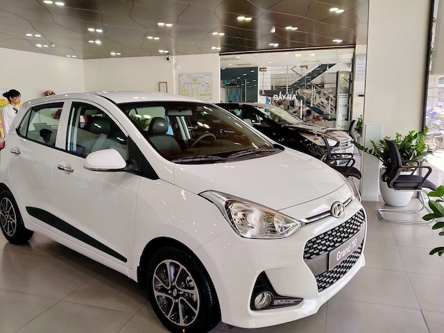 Ô tô sản xuất hoặc lắp ráp trong nước chính thức được giảm 50% lệ phí trước bạ