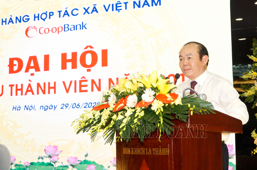 Ông Nguyễn Ngọc Bảo – Bí thư Đảng đoàn, Chủ tịch Liên minh Hợp tác xã Việt Nam phát biểu tại đại hội