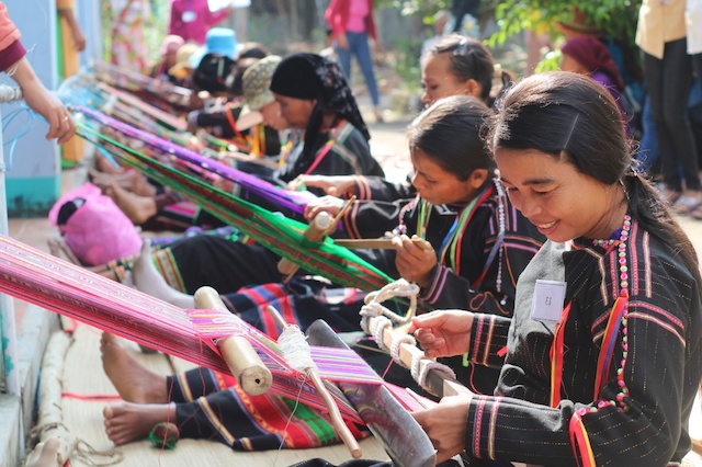 Nghề dệt thổ cẩm của đồng bào dân tộc được tỉnh Kon Tum chú trọng gìn giữ