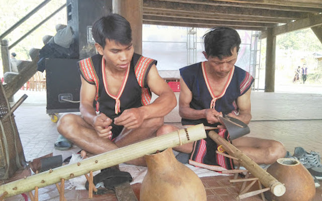 Để gỡ khó cho việc đào tạo nghề truyền thống thì chỉ bằng cách đưa các sản phẩm truyền thống trở thành hàng hóa