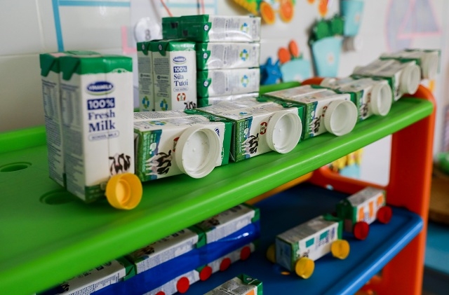 Đồ chơi từ hộp sữa