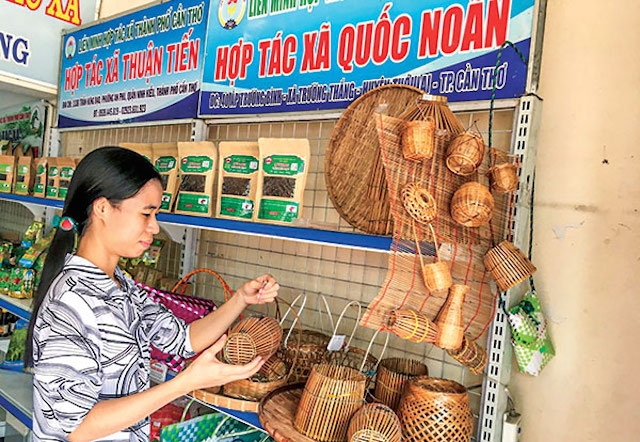 HTX đan lát Quốc Noãn vừa đào tạo nghề lại giải quyết việc làm cho hàng trăm người