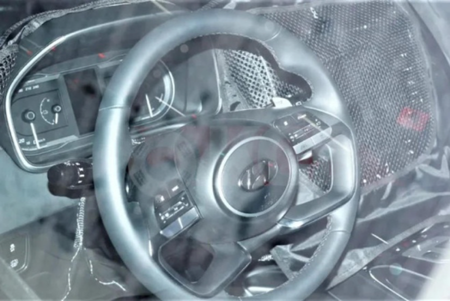 Màn hình trung tâm cỡ lớn giống kiểu Tesla được cho là sẽ thu hút giới trẻ đam mê công nghệ