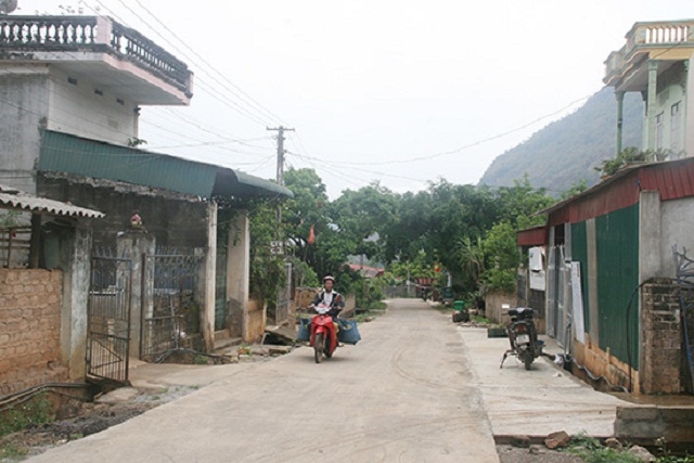 Con đường ở bản Tà Niết (Chiềng Hắc) đã được bê tông hóa