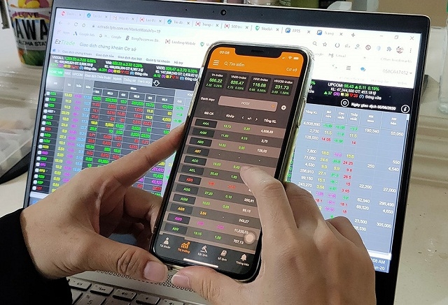 Hàng chục nghìn “nhà đầu tư F0” tiếp tục đổ bộ lên thị trường chứng khoán