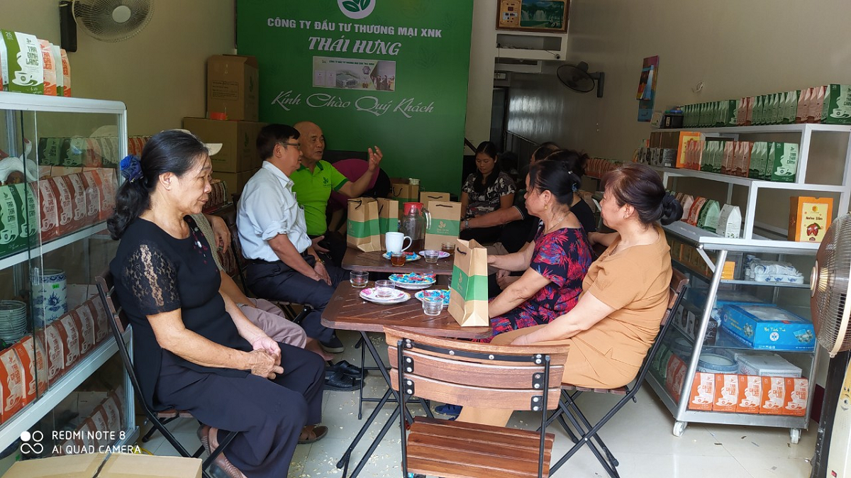 Ông Sâm chia sẻ về trà Thái Hưng cho bạn bè