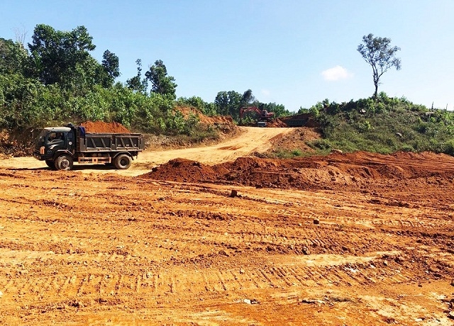 Xã Tiên Hiệp tiến hành san ủi khu đồi Phương Đông rộng hơn 4,5ha để xây dựng trường tiểu học, nhà văn hóa - khu thể thao… (Ảnh: TL)