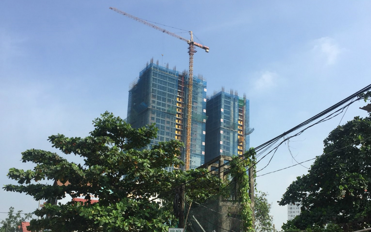 Ngoài tác động từ dịch Covid-19 và chu kỳ 10 năm, thị trường BĐS còn gặp khó khăn về cơ chế chính sách (Ảnh: Internet)