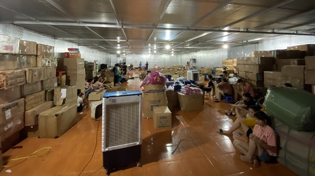 Triệt phá kho hàng nhập lậu khủng chuyên livestream bán qua Facebook (Ảnh Internet)