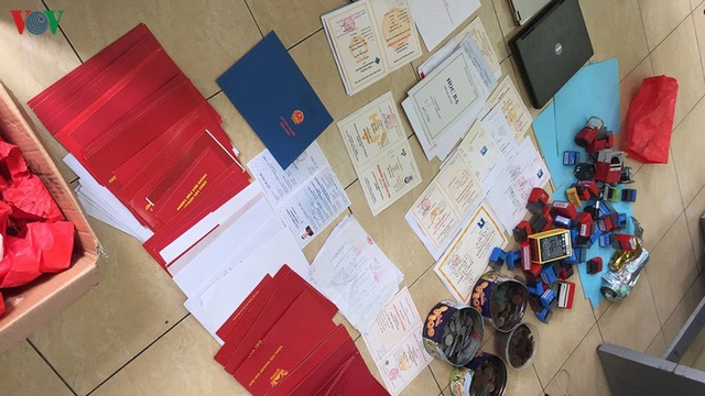 Triệt phá đường dây làm giấy tờ, văn bằng giả tại TPHCM (Ảnh Internet)