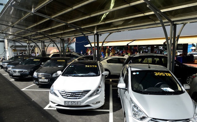 Nhiều ngân hàng thông báo bán thanh lý ô tô nhằm thu hồi vốn.